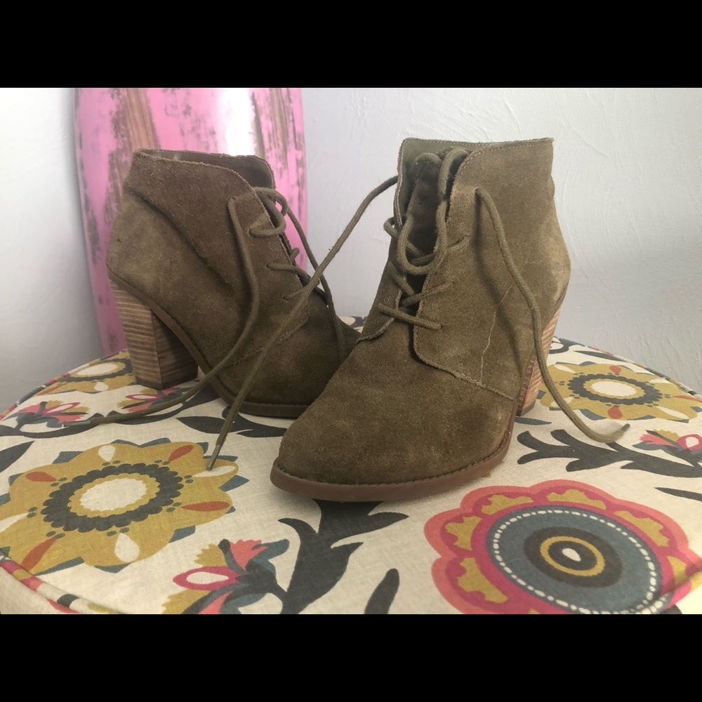 Jessica Simpson Green lace up booties